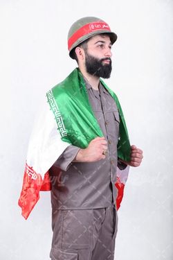 عکس سرباز ایرانی با پرچم
