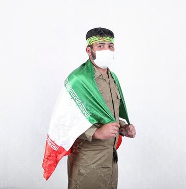 سرباز ایرانی با پرچم