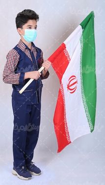 دانش آموز با پرچم ایران