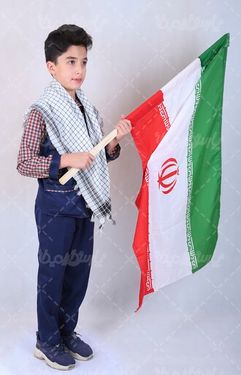 تصویر دانش آموز با پرچم ایران