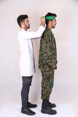 عکس بستن سربند سربازان