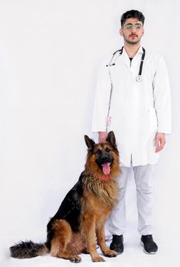 عکس دامپزشک ایرانی با سگ