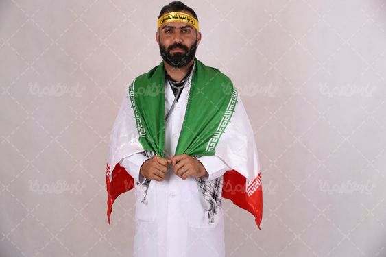 عکس پزشک ایرانی با پرچم
