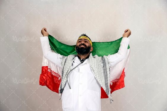 تصویر پزشک ایرانی با پرچم