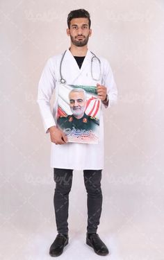 پزشک ایرانی با عکس قاسم سلیمانی
