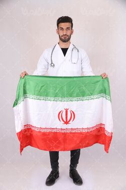 عکس پزشک ایرانی با پرچم