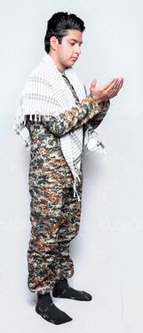 عکس دعا کردن سرباز ایرانی