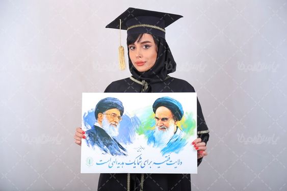دانشجو با عکس امام خمینی