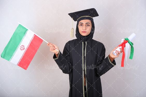 تصویر دانشجو با پرچم