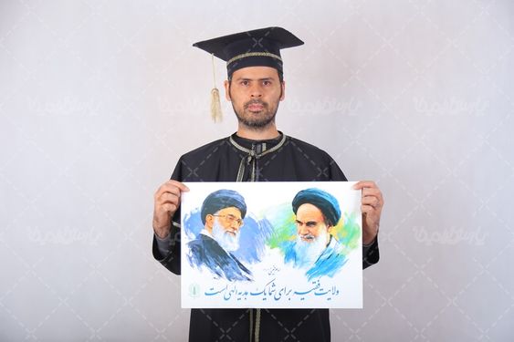 عکس دانشجو با عکس امام خمینی