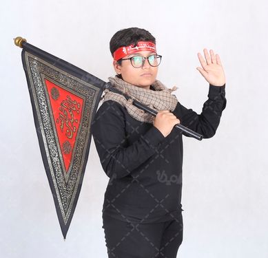 تصویر پسر با لباس مشکی