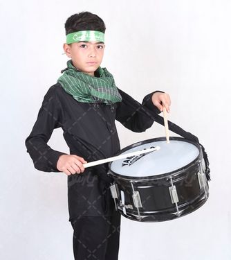 تصویر پسر ایرانی با طبل