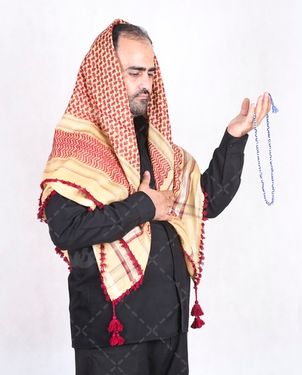 تصویر مرد با لباس مشکی