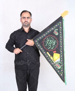 تصویر مرد ایرانی با پرچم