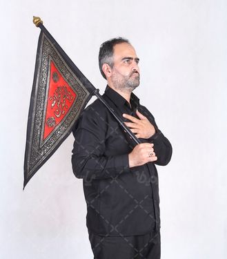 تصویر مرد ایرانی با پرچم