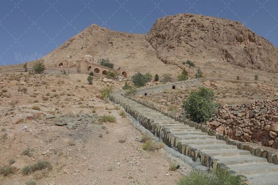 تصویر مقبره بوذرجمهر قائنی