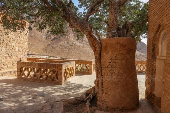 عکس مقبره بوذرجمهر قائنی