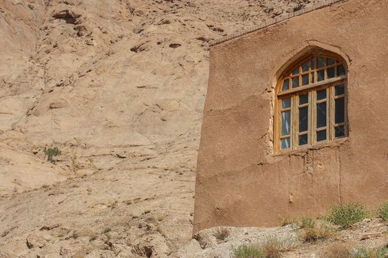 تصویر مقبره بوذرجمهر قائنی