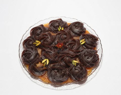 تصویر با کیفیت حلوا آرد گندم تزئین شده