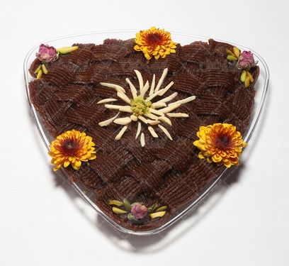 عکس با کیفیت حلوا کاکائویی تزئین شده