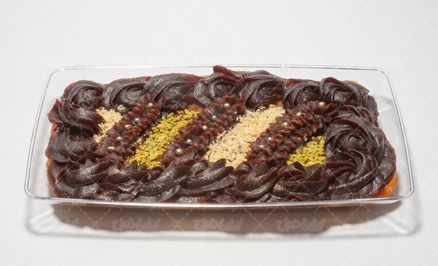 تصویر با کیفیت حلوا آرد گندم تزئین شده