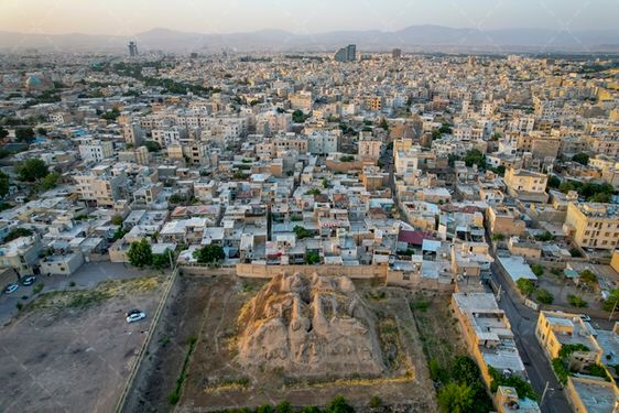 تپه باستانی قزوین: آثار گذشته و خزانه‌های تاریخی
