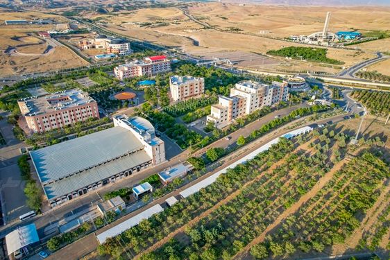دانشگاه آزاد اسلامی قزوین: مرکز علم و فرهنگ