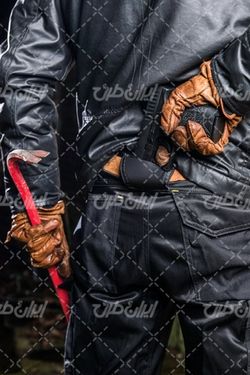 تصویر با کیفیت سارق مسلح همراه با دزد نقاب دار و کلاه فیس