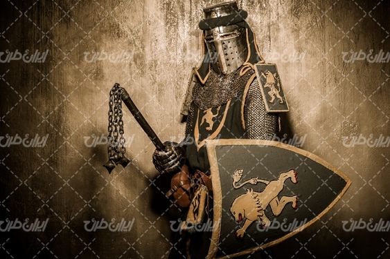 تصویر با کیفیت شوالیه همراه با جنگجوی زره پوش و کلاه خود