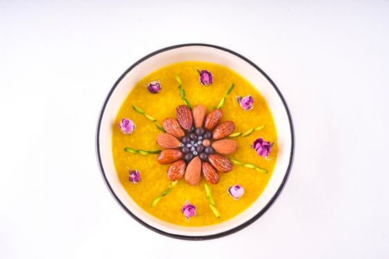 شله زرد: رنگارنگی از طعم و زیبایی در سفر به دنیای طعم‌های شیرین