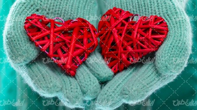 تصویر با کیفیت قلب همراه با دست و دستکش های کاموا
