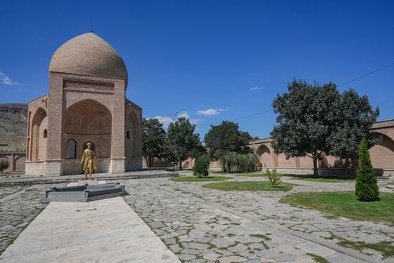 مقبره چالدران جاذبه گردشگری ایران