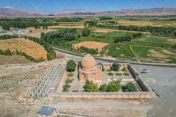 مقبره چالدران جاذبه گردشگری آذربایجان غربی