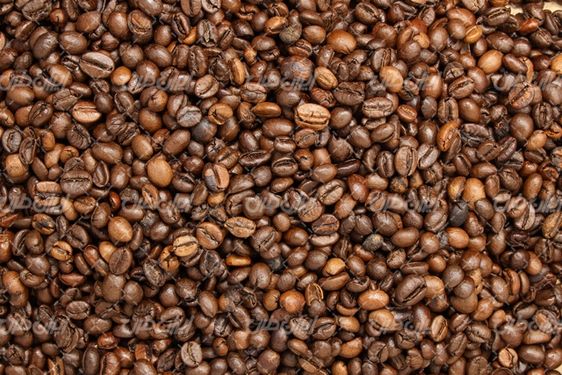 تصویر با کیفیت پس زمینه قهوه همراه با دون قهوه و دانه قهوه