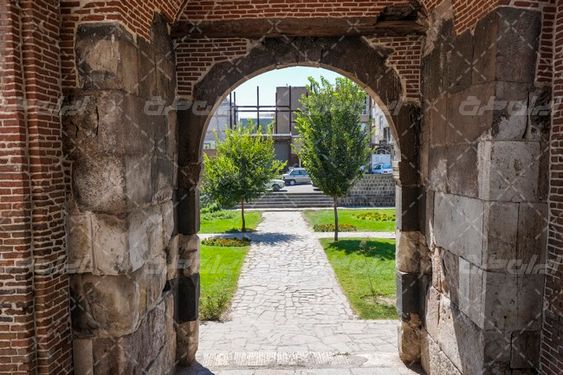 دروازه سنگی ایرانی
