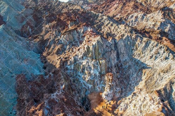 بزرگترین نماد جزیره: زیبایی و اسرار آمیزی از قله کوه الهه نمک