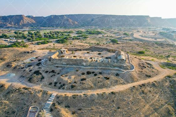 قلعه تاریخی پرتغالی ها جاذبه گردشگری سیستان و بلوچستان