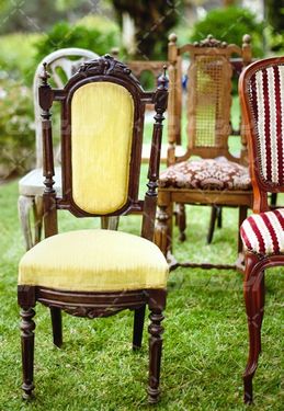 تصویر با کیفیت صندلی همراه با مبلمان و طراحی داخلی