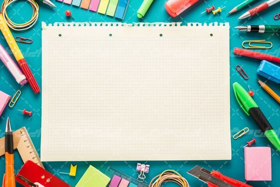تصویر با کیفیت نوشت افزار همراه با لوازم التحریر و برگه یادداشت