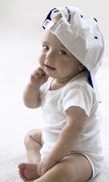آتلیه کودک و بچه با کلاه