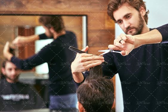 پیرایش آرایشگاه مردانه کوتاه کردن موی سر