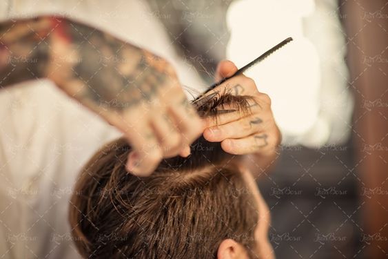 پیرایش موکده آرایشگاه مردانه مدل مو قیچی شانه