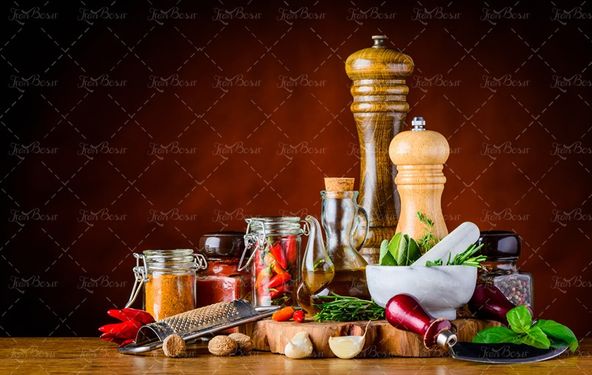 شیشه ادویه فلفل قرمز مهره شطرنج رنده روغن زیتون