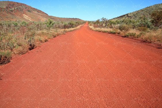 جاده خاکی جاده قرمز خاک قرمز پوشش گیاهی منظره چشم انداز طبیعت