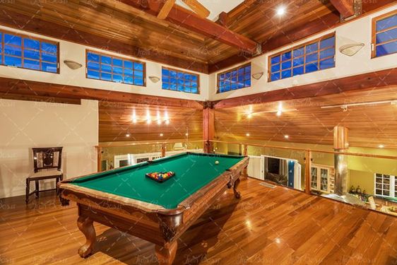 باشگاه بیلیارد توپ و میز بیلیارد 8