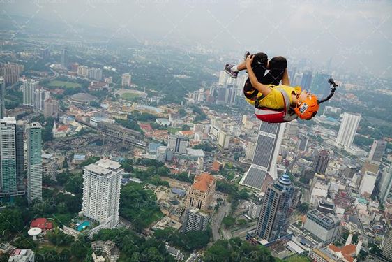 چتر بازی  ورزش هیجانی  چتر باز