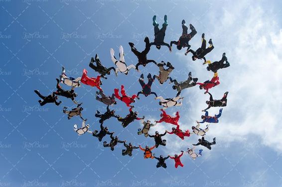 چتر بازی  ورزش هیجانی  چتر باز