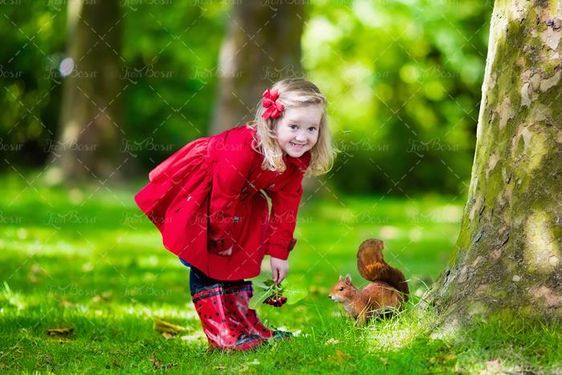 آتلیه کودک بچه در جنگل سنجاب