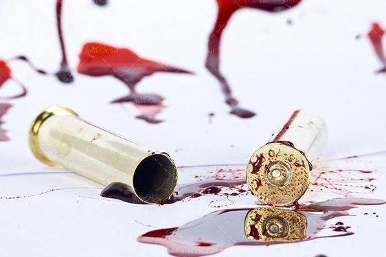 قطره های خون گلوله پاشیده شدن خون