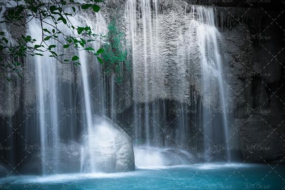 منظره و چشم انداز آبشار دریاچه